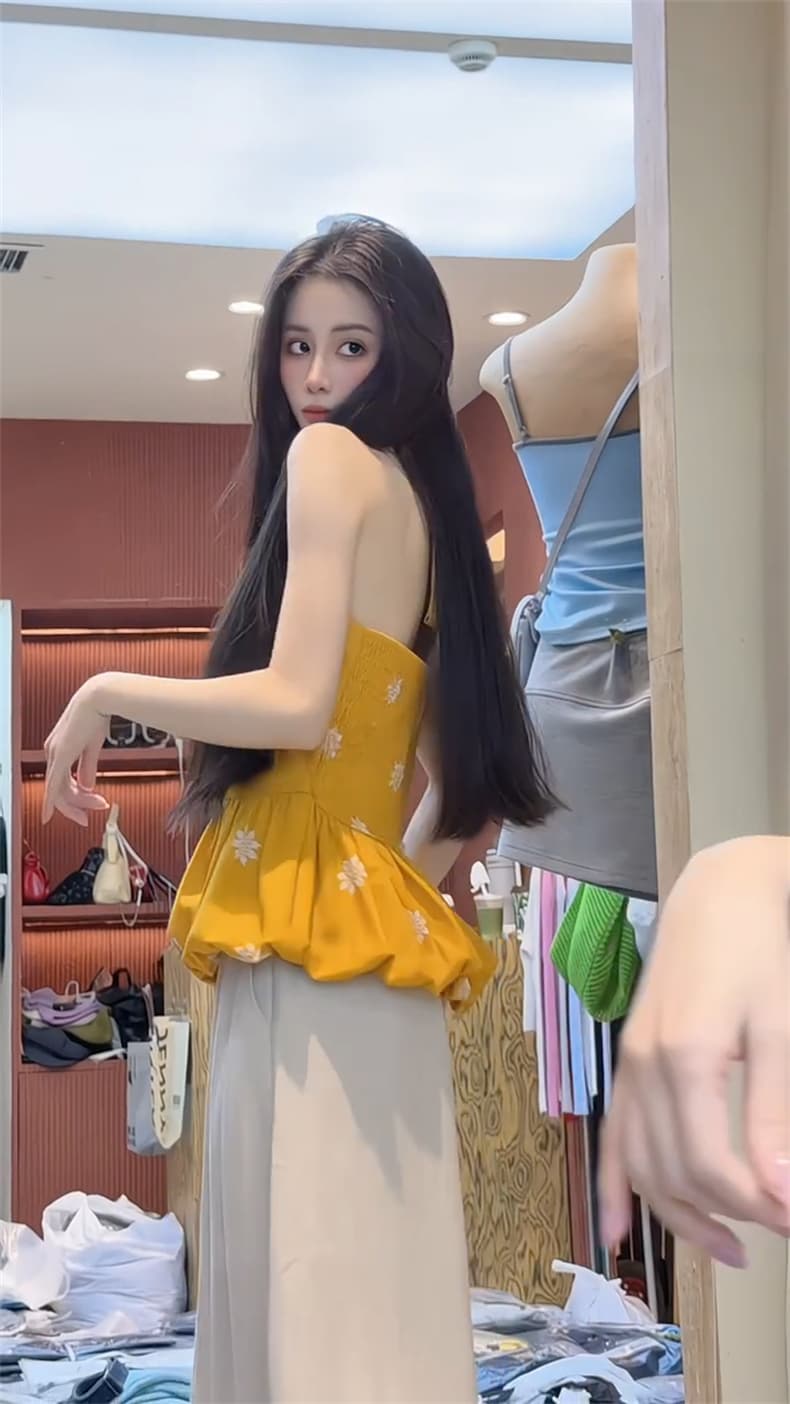 2026 새로운 황색 꽃무늬 행침 목 캐미솔 여름 외출용 핫걸 백리스 민소매 꽃밭 맨위 짧은 상세 이미지 5