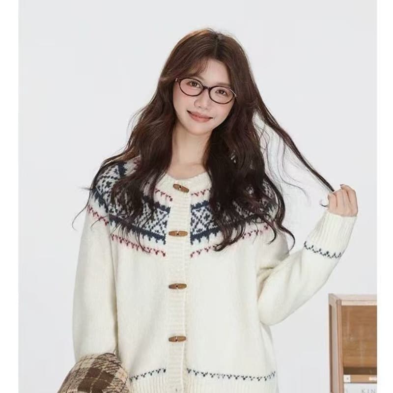 경관 그림 크리스마스 바람 공정한 섬 자카드 스웨터 여자 소뿔 버클 베이지 색 오픈 가디건 가을 겨울 새로운 2025 년 이미지 4