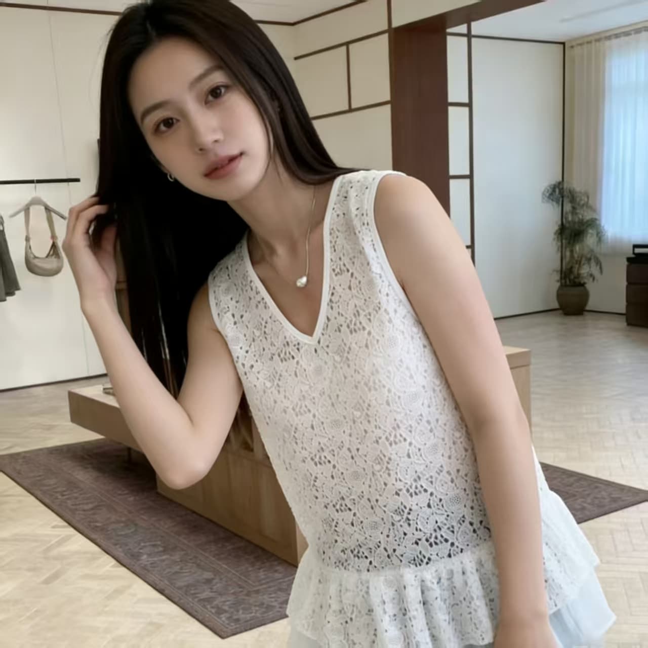 실사 빅 사이즈 여성 의류 봄 여름 달콤한 스타일 프랑스식 민소매 홀로우 아웃 디자인 센스 슬림해 보이는 품격 V넥 조끼 이미지 5