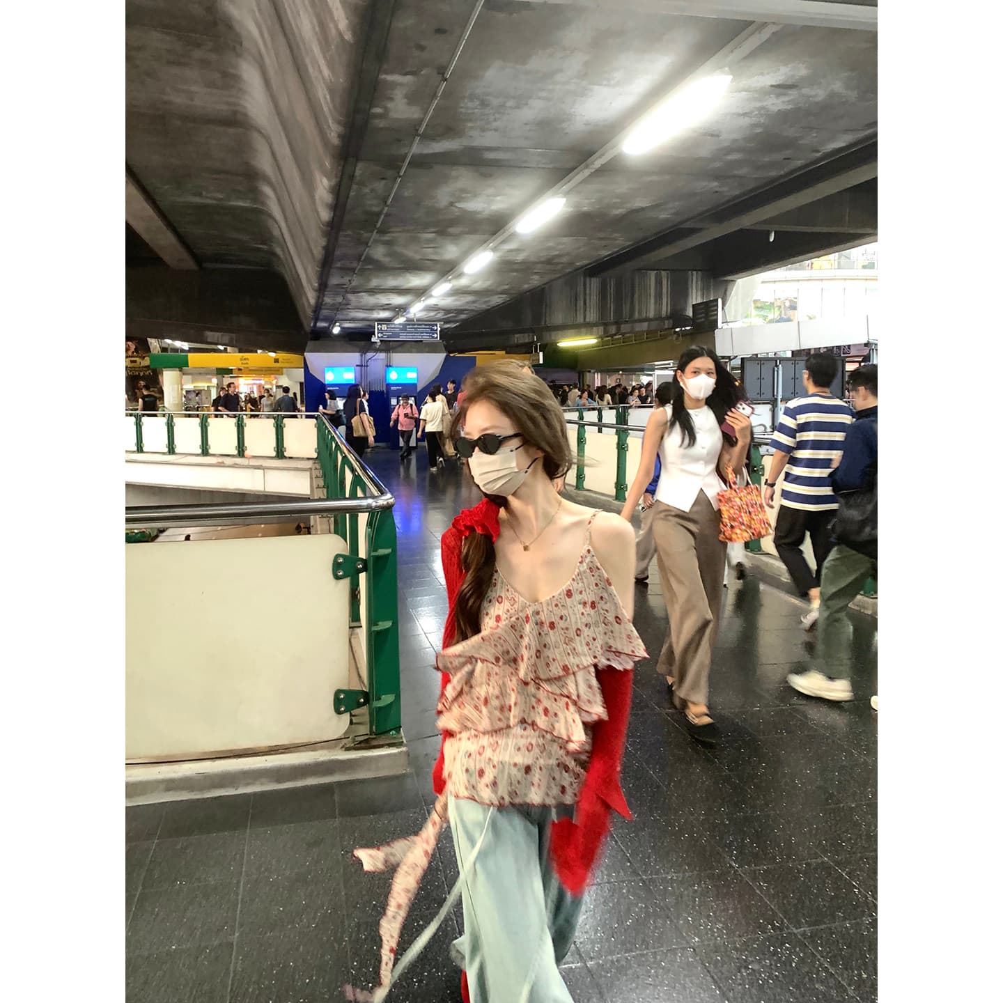 여름 쉬폰 빨간색 꽃무늬 작은 슬링 여성 민소매 풀오버 기본 셔츠 맨위 오픈 가디건 긴팔 숄