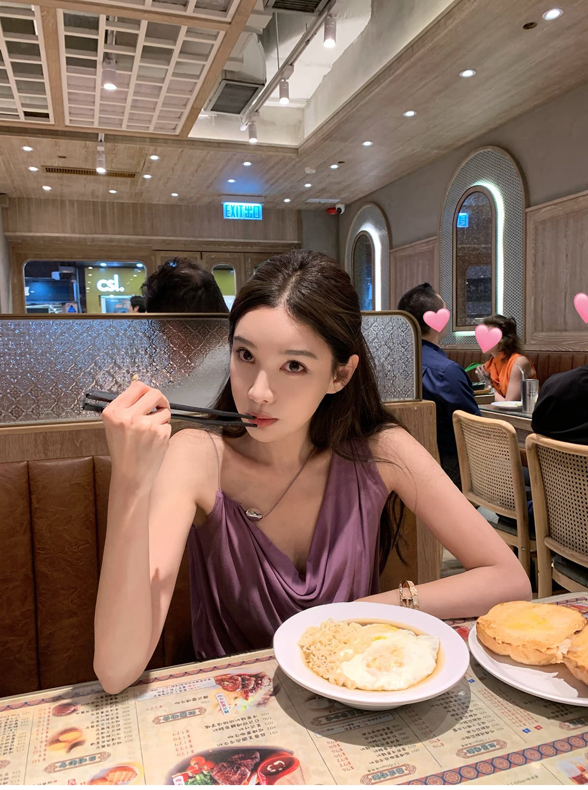 시 웨이 리앙 일상 2026 새로운 금속 장식 V넥 흔들다 칼라 니트 조끼 여성 여름 외출용 상세 이미지 9