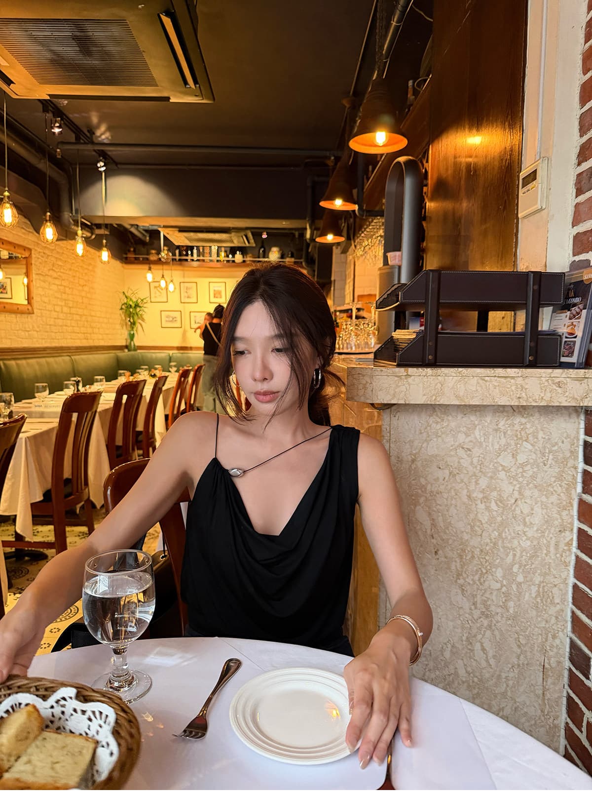 시 웨이 리앙 일상 2026 새로운 금속 장식 V넥 흔들다 칼라 니트 조끼 여성 여름 외출용 상세 이미지 22