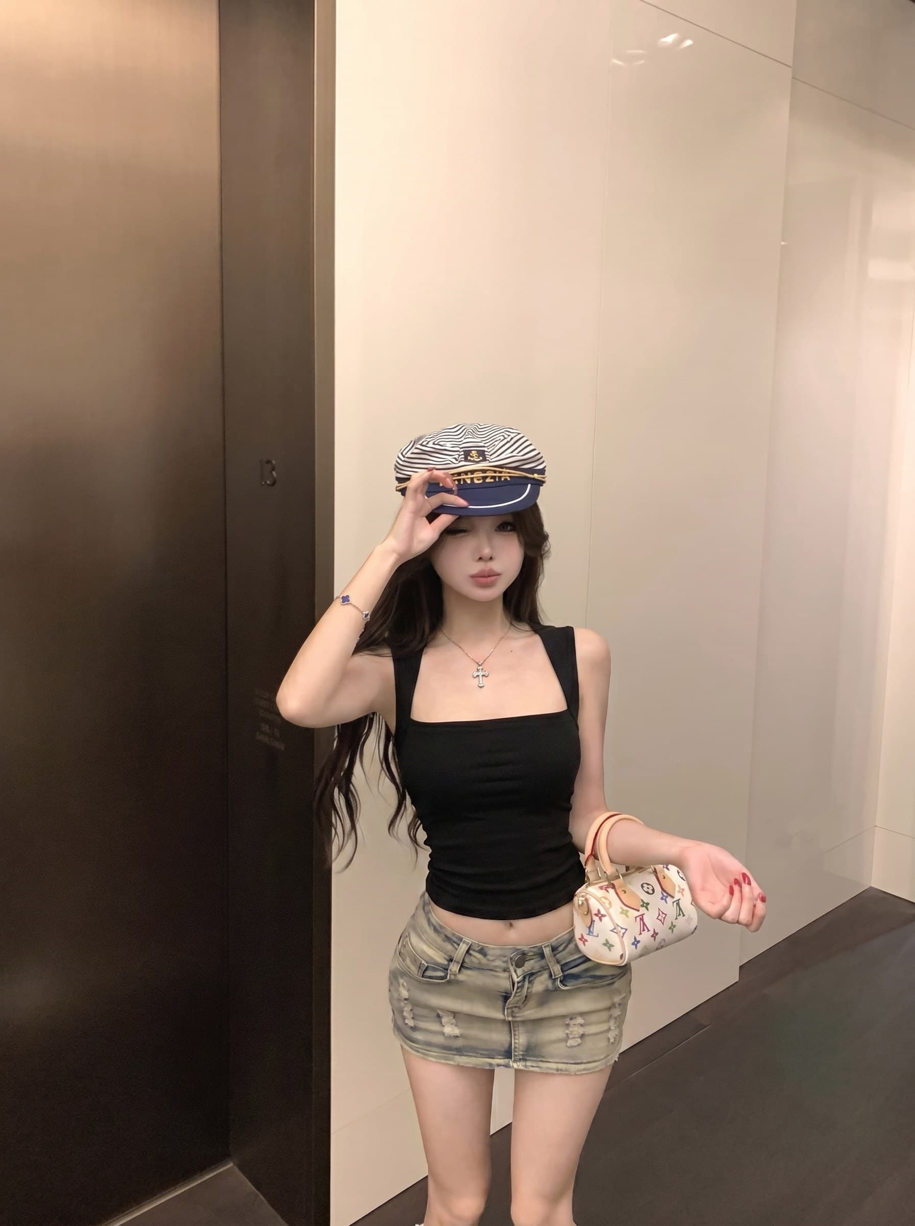 화이트 광장 칼라 스트라이프 만나는 캐미솔 여름 민소매 외출용 몸매 가꾸기 디자인 센스 핫걸 쇼트 스타일 맨위 상세 이미지 8