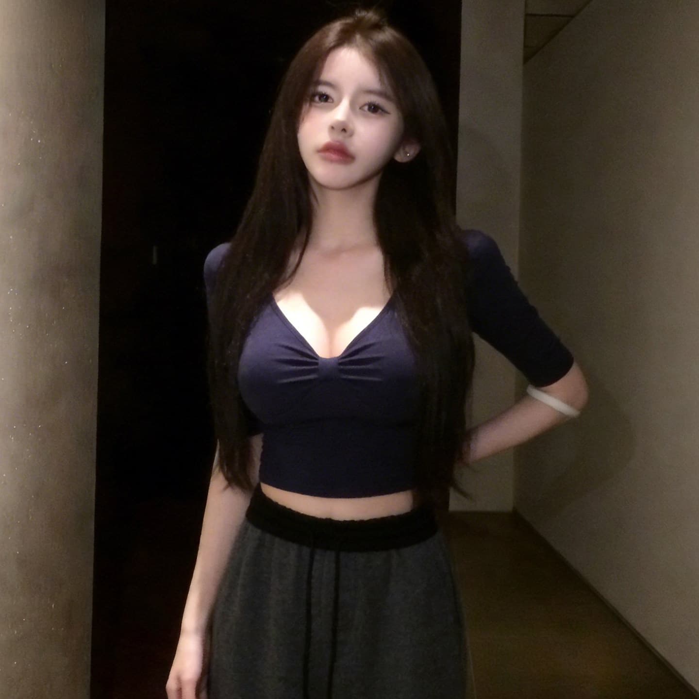 작 은 술 와인 wine 작은 키 프랑스식 핫걸 품격 섹시함 쇼트 스타일 몸매 가꾸기 맨위 2026 년 새로운 여성 의류