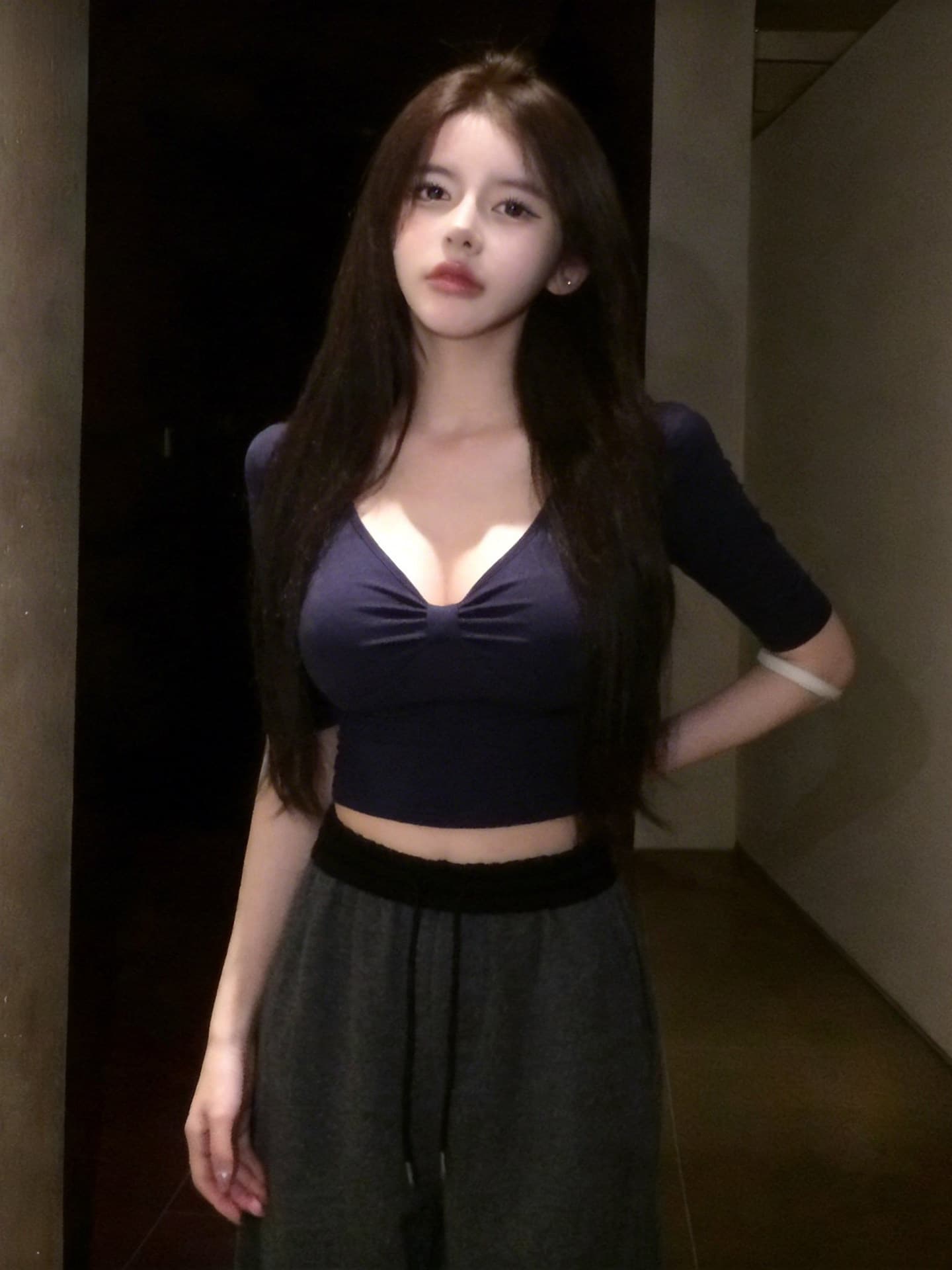 작 은 술 와인 wine 작은 키 프랑스식 핫걸 품격 섹시함 쇼트 스타일 몸매 가꾸기 맨위 2026 년 새로운 여성 의류 상세 이미지 4
