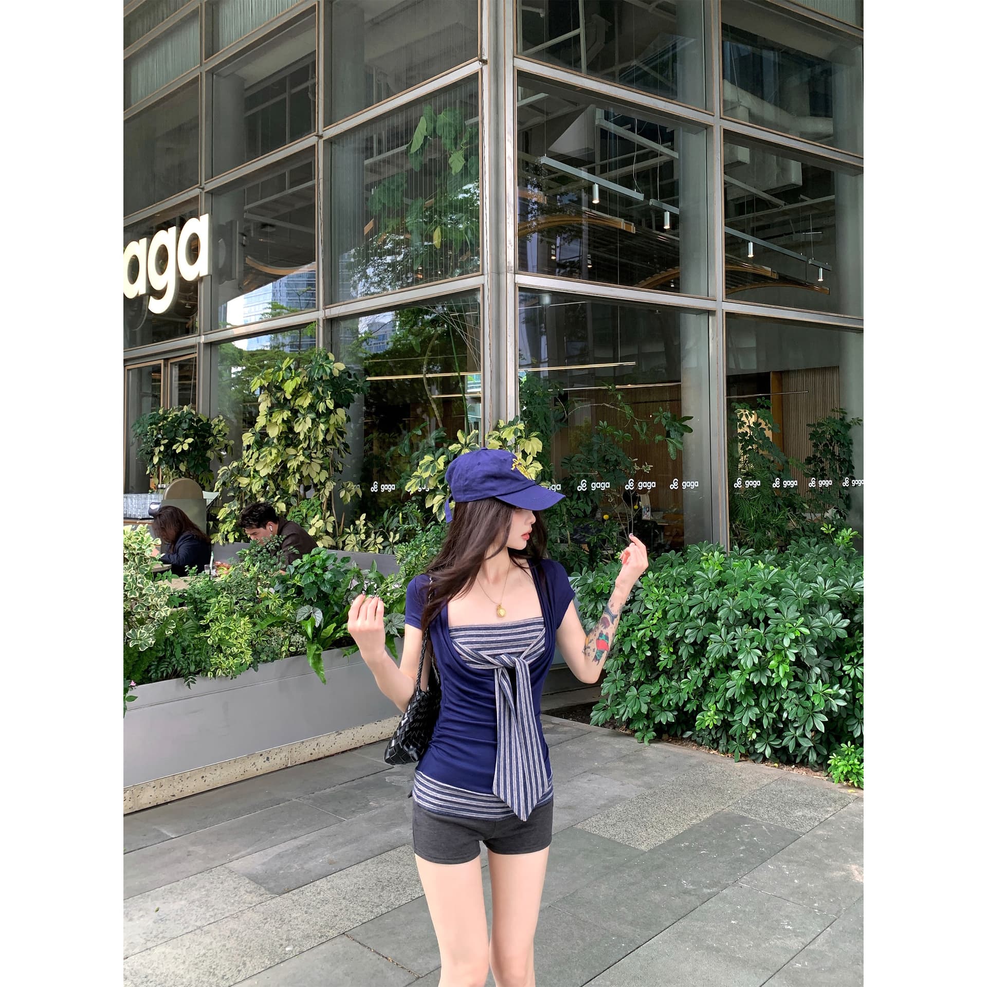 핫걸 바람 페이크 레이어드 스트라이프 레이스업 티셔츠 여성 의류 여름 새로운 Chic 슬림해 보이는 맨위 이미지 3