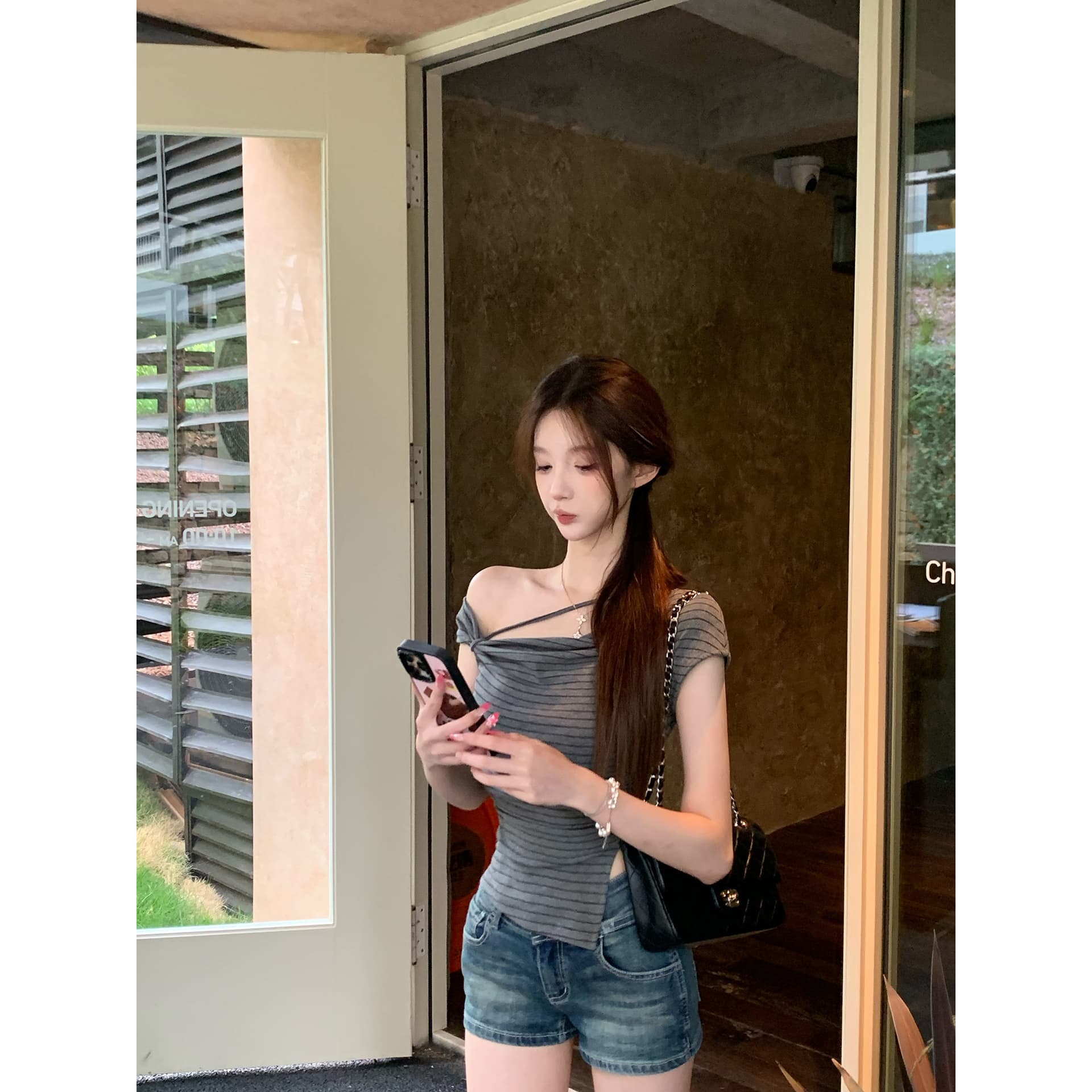 비스듬한 어깨 스트랩 트임 티셔츠 여성 여름 핫걸 바람 허리 수축 디스플레이 몸 섹시함 다용도 불규칙 디자인 센스 맨위 이미지 4