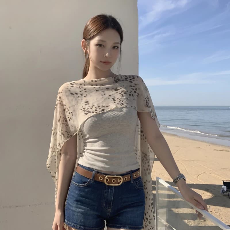 레오파드 무늬 숄 민소매 티셔츠 여성 여름 프랑스식 디자인 센스 작은 대중 몸매 가꾸기 슬림해 보이는 외출용 쇼트 스타일 페이크 레이어드 맨위