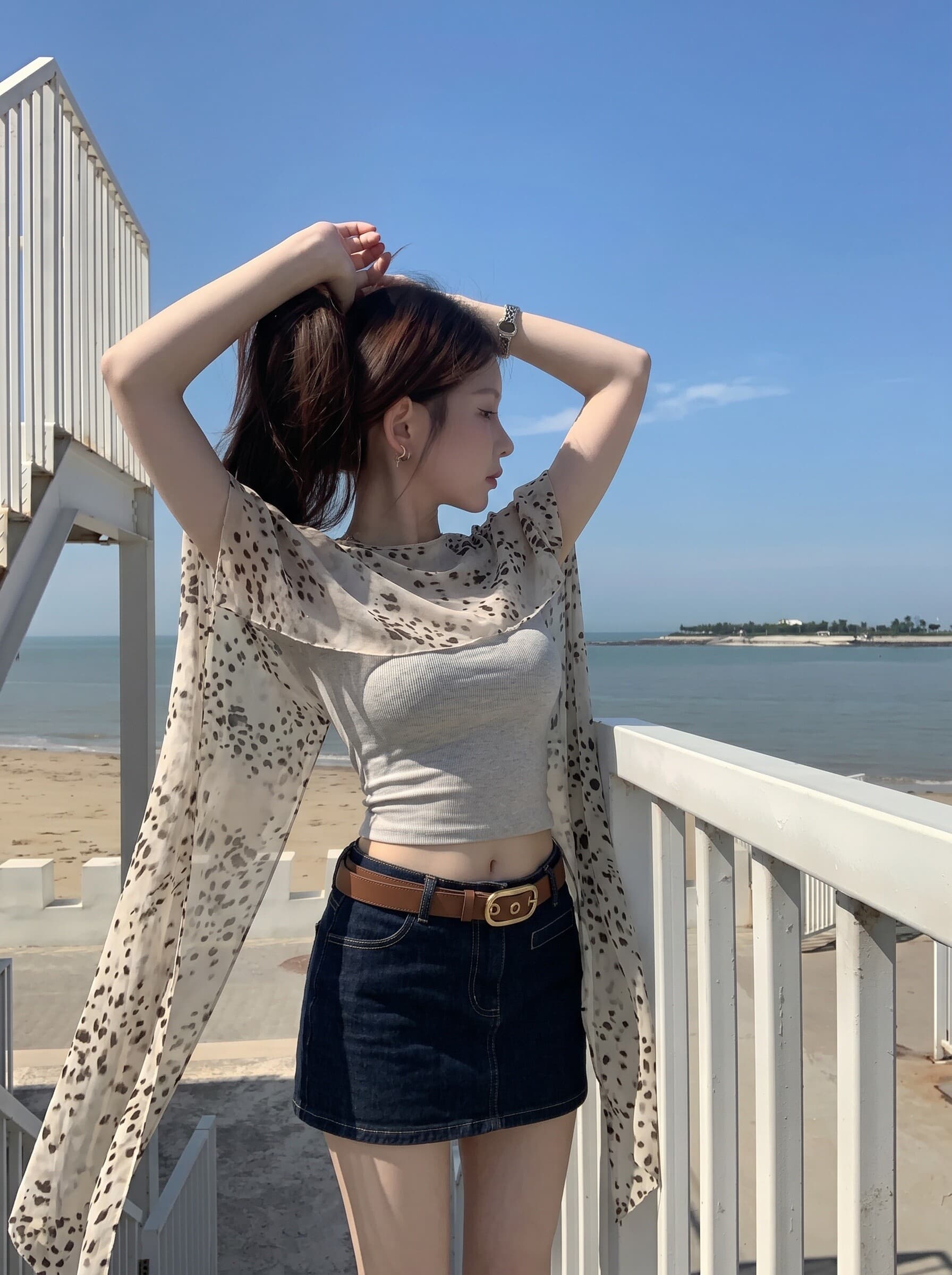 레오파드 무늬 숄 민소매 티셔츠 여성 여름 프랑스식 디자인 센스 작은 대중 몸매 가꾸기 슬림해 보이는 외출용 쇼트 스타일 페이크 레이어드 맨위 상세 이미지 5