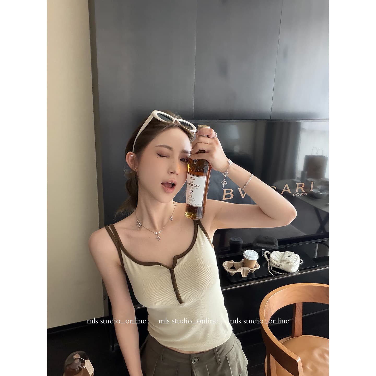 사람들 면 쇼트 스타일 녹색 캐미솔 외출용 착용 가져 가라. 도파민 배색 슬림해 보이는 인사이드 가져 가라. 민소매 맨위 이미지 2