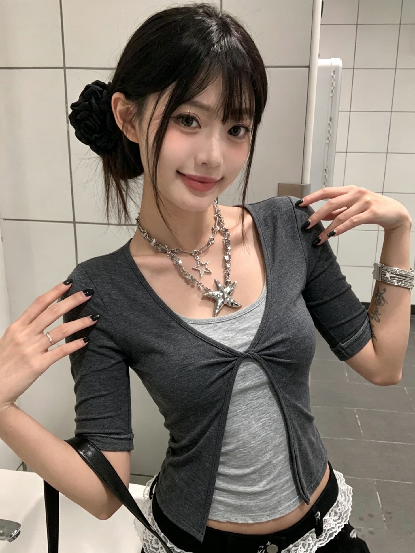 사람들 면 페이크 레이어드 중간 소매 티셔츠 여성 몸매 가꾸기 슬림해 보이는 가을 새로운 핫걸 착용 가져 가라. 비틀림 작은 맨위 상세 이미지 3