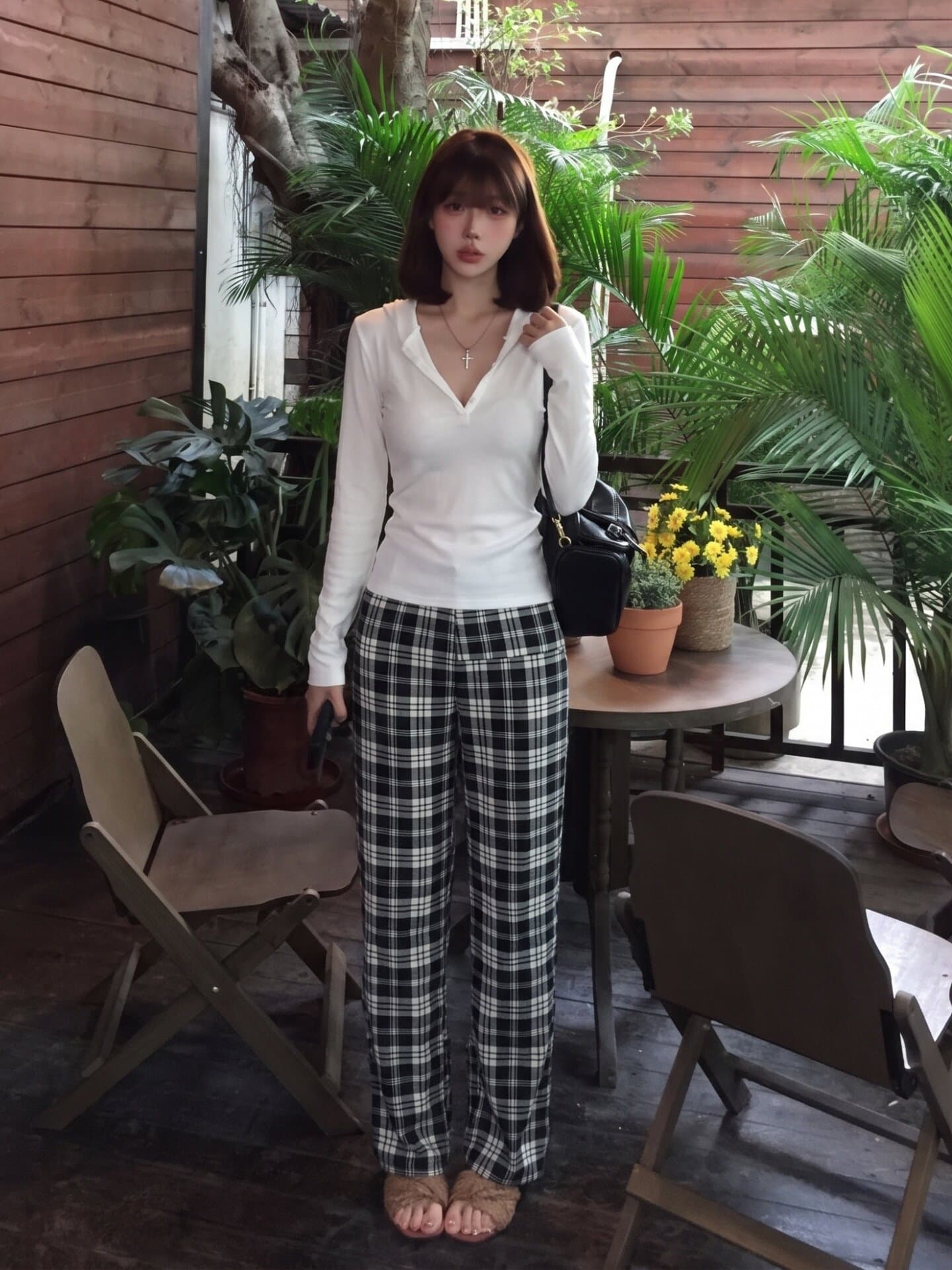 화이트 후드 티셔츠 여성 이른 가을 디자인 센스 몸매 가꾸기 긴팔 작은 대중 고급 센스 슬림해 보이는 품격 캐주얼 V넥 맨위 상세 이미지 6
