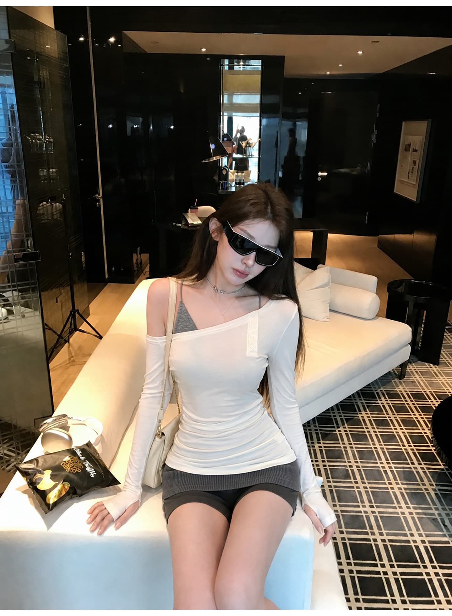 저녁 식사 전복 화이트 비스듬한 어깨 긴팔 티셔츠 여성 조기 가을 몸매 가꾸기 슬림해 보이는 오프숄더 맨위 상세 이미지 3