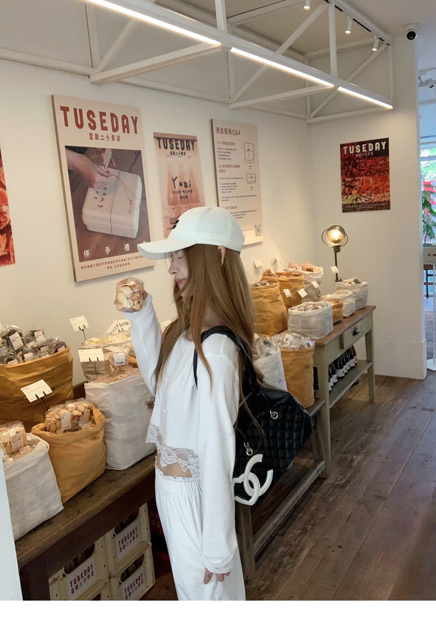크림 레이스 t 느슨함 센스 비스듬한 어깨 대 칼라 느긋한 레이스 긴팔 티셔츠 상세 이미지 6