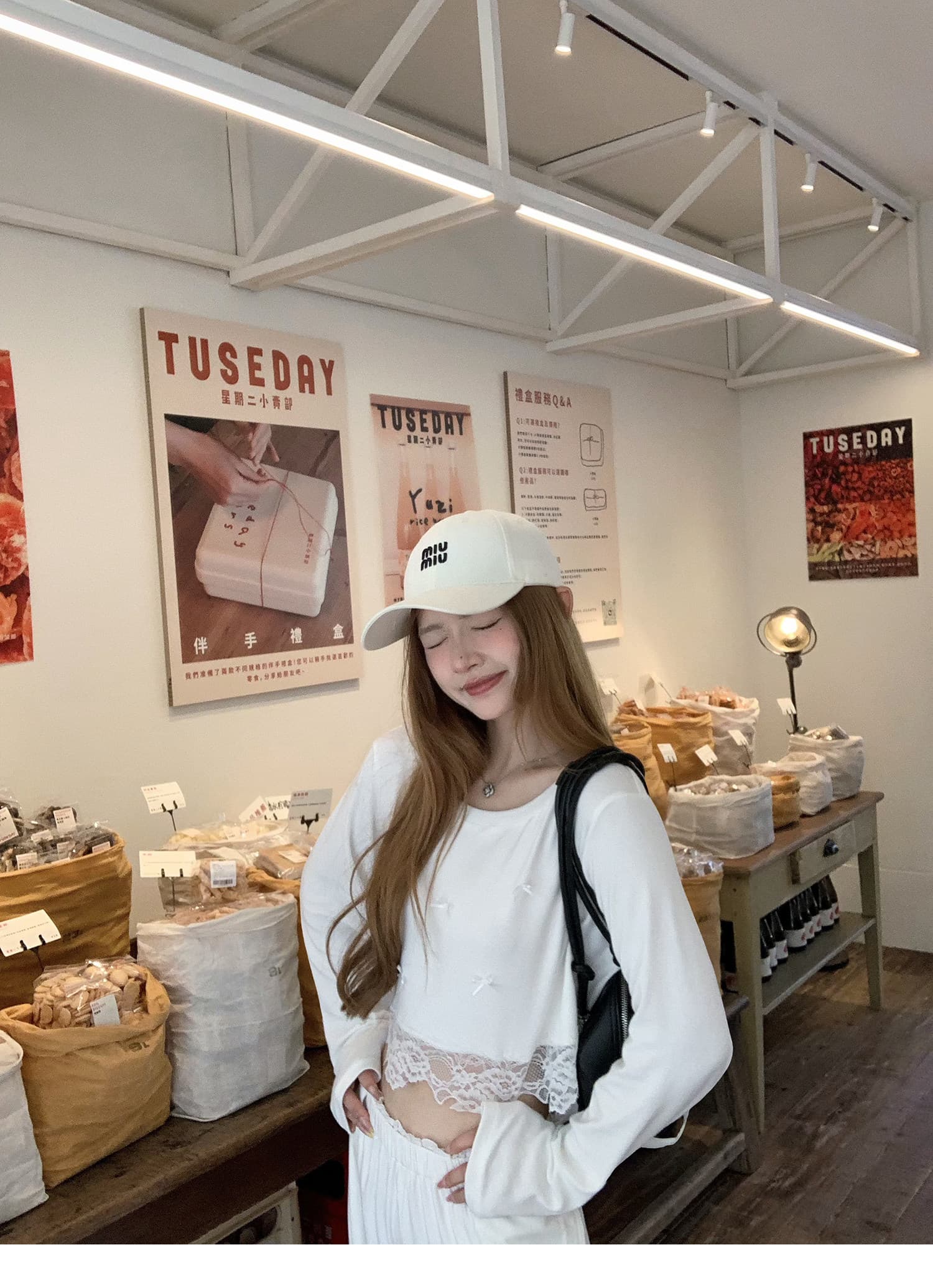 크림 레이스 t 느슨함 센스 비스듬한 어깨 대 칼라 느긋한 레이스 긴팔 티셔츠 상세 이미지 16