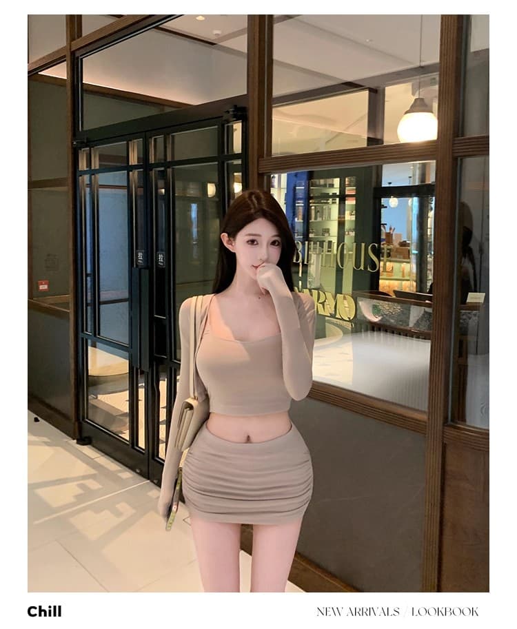 한국 봄 가을 새로운 품격 몸매 가꾸기 디스플레이 몸 쇼트 스타일 이슬 허리 슬립 긴팔 오픈 가디건 반신 스커트 세 조각 여성 세트 상세 이미지 11