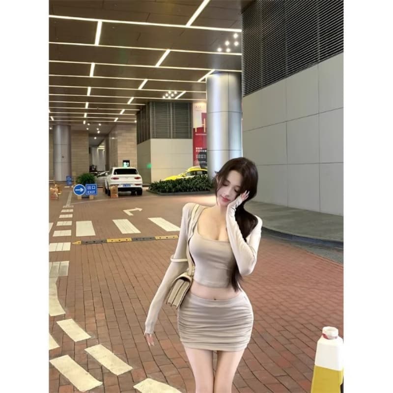 한국 가을 겨울 새로운 품격 몸매 가꾸기 디스플레이 몸 쇼트 스타일 이슬 허리 슬립 긴팔 오픈 가디건 반신 스커트 세 조각 여성 세트 이미지 5