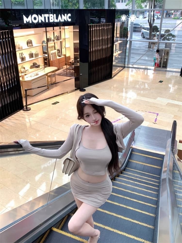 한국 가을 겨울 새로운 품격 몸매 가꾸기 디스플레이 몸 쇼트 스타일 이슬 허리 슬립 긴팔 오픈 가디건 반신 스커트 세 조각 여성 세트 상세 이미지 4