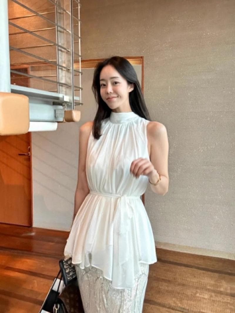 품격 연령 감소 순수한 욕망 고급 센스 맨위 여름 새로운 한 부서 슬림해 보이는 행침 목 레이스업 허리 수축 쉬폰 티셔츠 여성