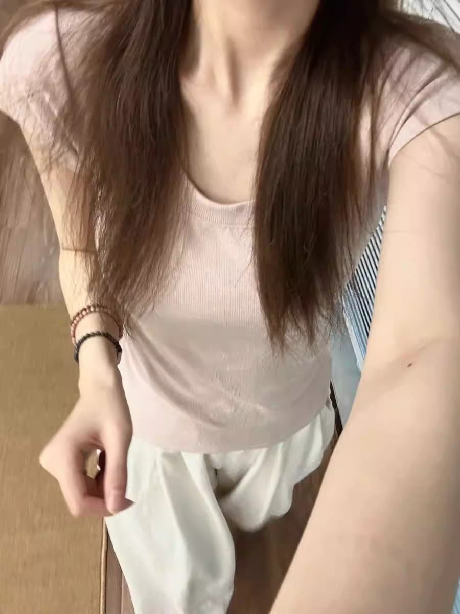 기초 섹션 단색 u 칼라 긍정적 인 어깨 반팔 티셔츠 여성 여름 몸매 가꾸기 슬림해 보이는 다용도 허리 수축 쇼트 스타일 핫걸 맨위 트렌디 이미지 4