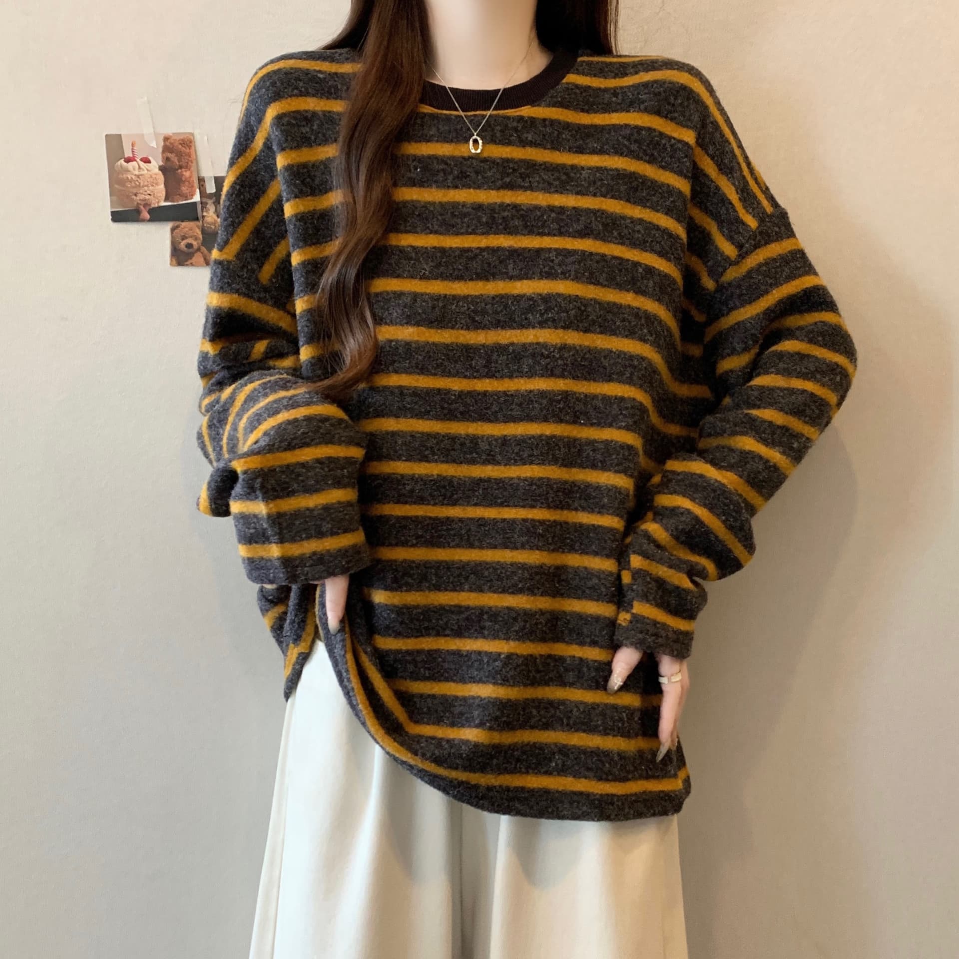실사 빅 사이즈 느긋한 바람 배색 스트라이프 연삭 털 긴팔 티셔츠 여성 가을 Chic 다용도 루즈핏 슬림해 보이는 맨위 상세 이미지 3