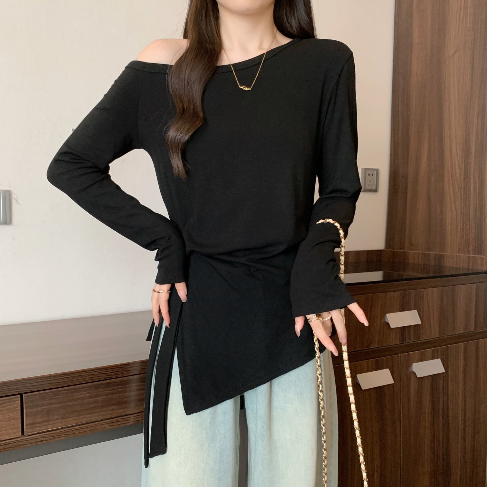 실사 빅 사이즈 통통한 여동생 이른 봄 새로운 디자인 센스 오프숄더 비스듬한 어깨 불규칙 스트랩 긴팔 티셔츠 맨위 상세 이미지 18