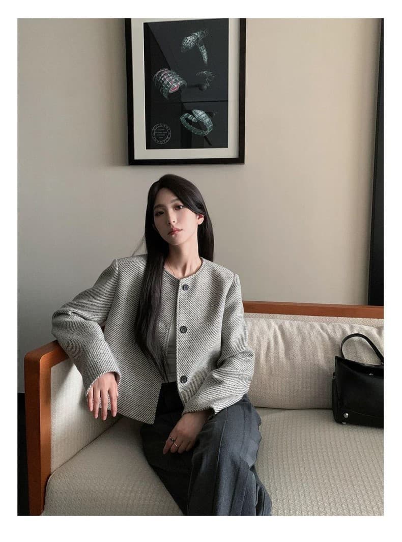 2026 봄 새로운 작은 샤넬 스타일 재킷 여성 짧은 품격 레트로 라운드 넥 싱글 줄 버튼 맨위 스트라이프 루즈핏 상세 이미지 2