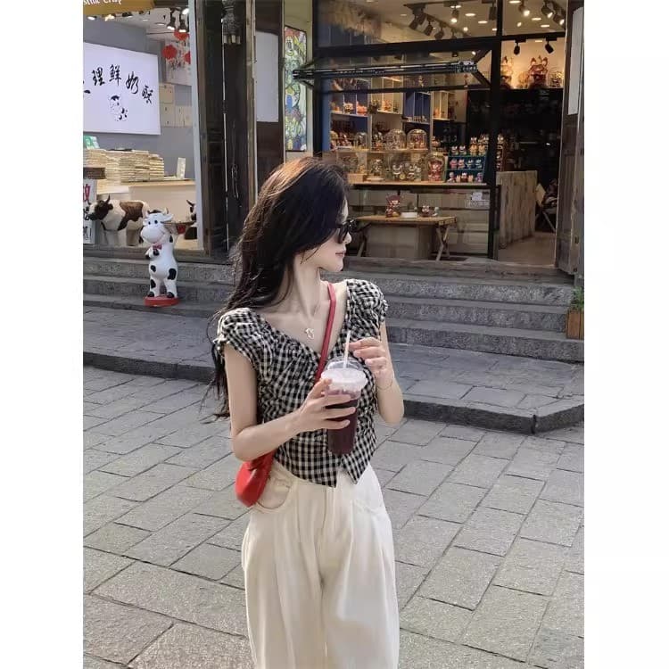 홍콩 느낌 레트로 흑인과 백인 체크무늬 V넥 민소매 여성 셔츠 여름 작은 대중 디자인 센스 몸매 가꾸기 슬림해 보이는 쇼트 스타일 맨위 이미지 2