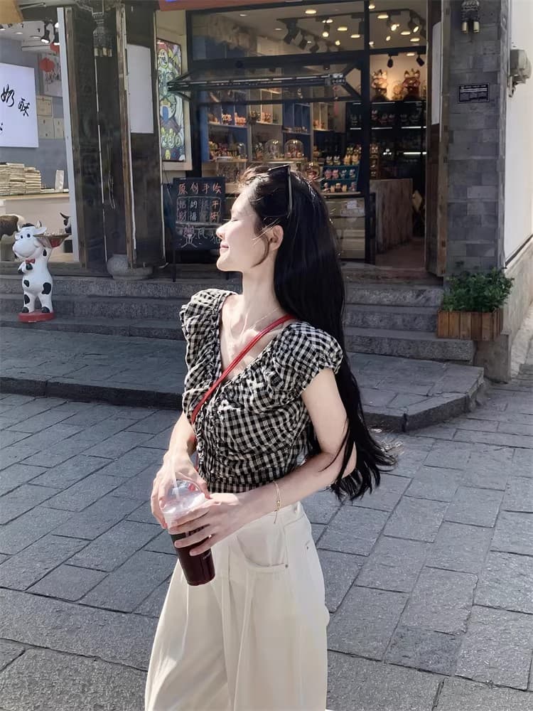 홍콩 느낌 레트로 흑인과 백인 체크무늬 V넥 민소매 여성 셔츠 여름 작은 대중 디자인 센스 몸매 가꾸기 슬림해 보이는 쇼트 스타일 맨위 상세 이미지 11