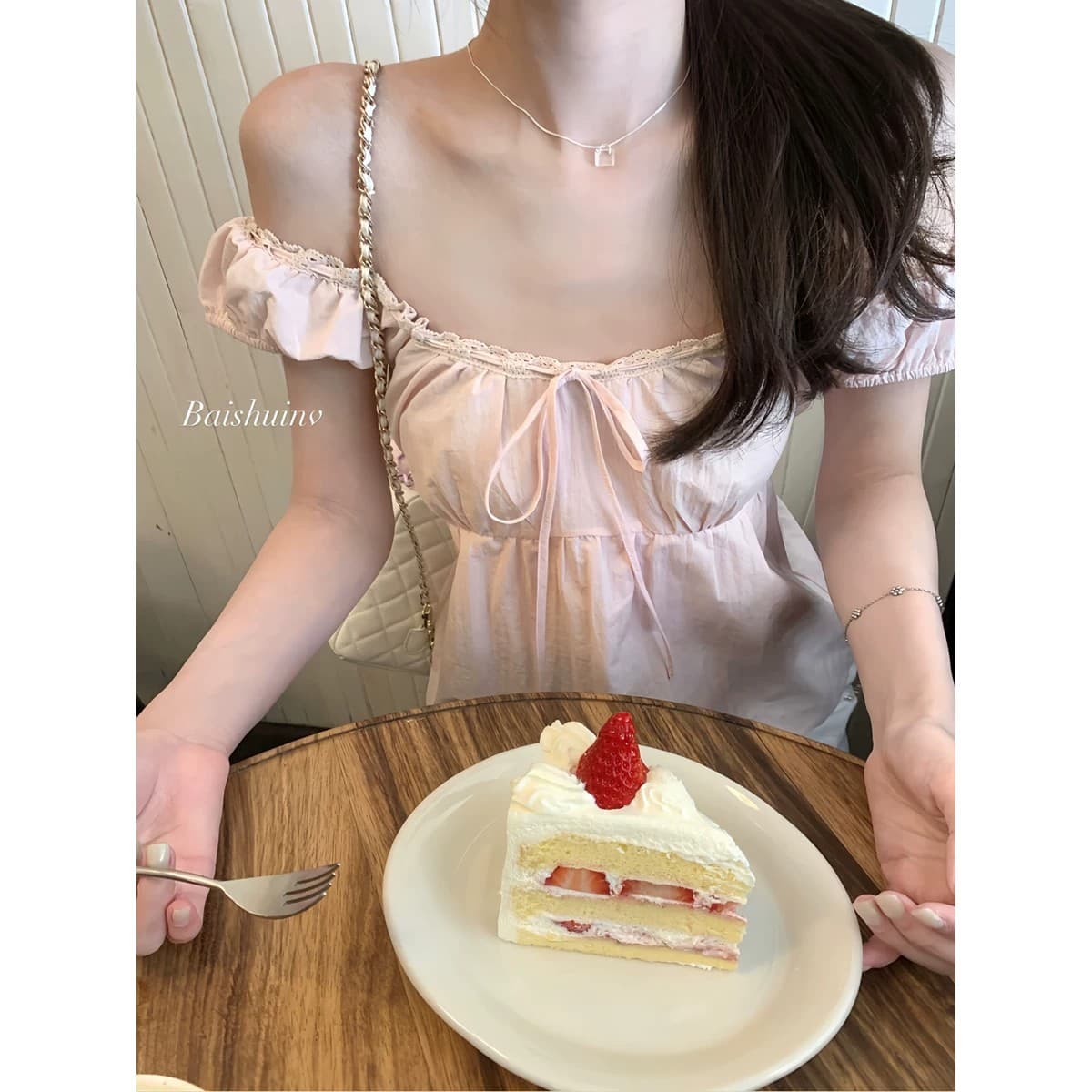 오프숄더 시폰 셔츠 여성 여름 디자인 센스 작은 대중 프랑스식 품격 루즈핏 맨위