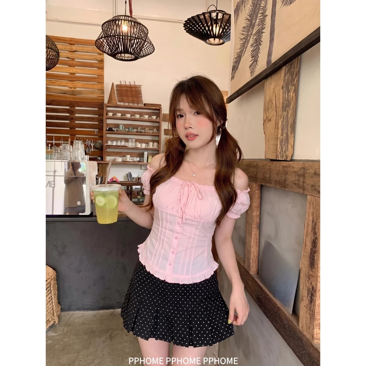 2026 여름 프랑스식 반팔 달콤함 거품 소매 나비 매듭 홀로우 아웃 광장 칼라 오프숄더 거품 소매 레이스업 셔츠 이미지 2