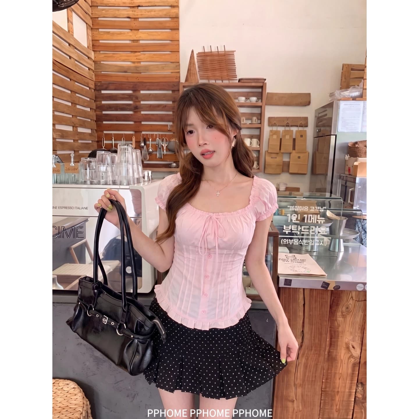 2026 여름 프랑스식 반팔 달콤함 거품 소매 나비 매듭 홀로우 아웃 광장 칼라 오프숄더 거품 소매 레이스업 셔츠 이미지 4