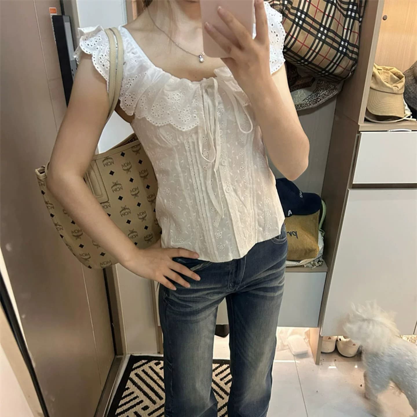 프랑스식 레트로 화이트 홀로우 아웃 반팔 여성 셔츠 여름 착용 가져 가라. 프릴 셔츠 디자인 센스 다용도 맨위 트렌디 이미지 2