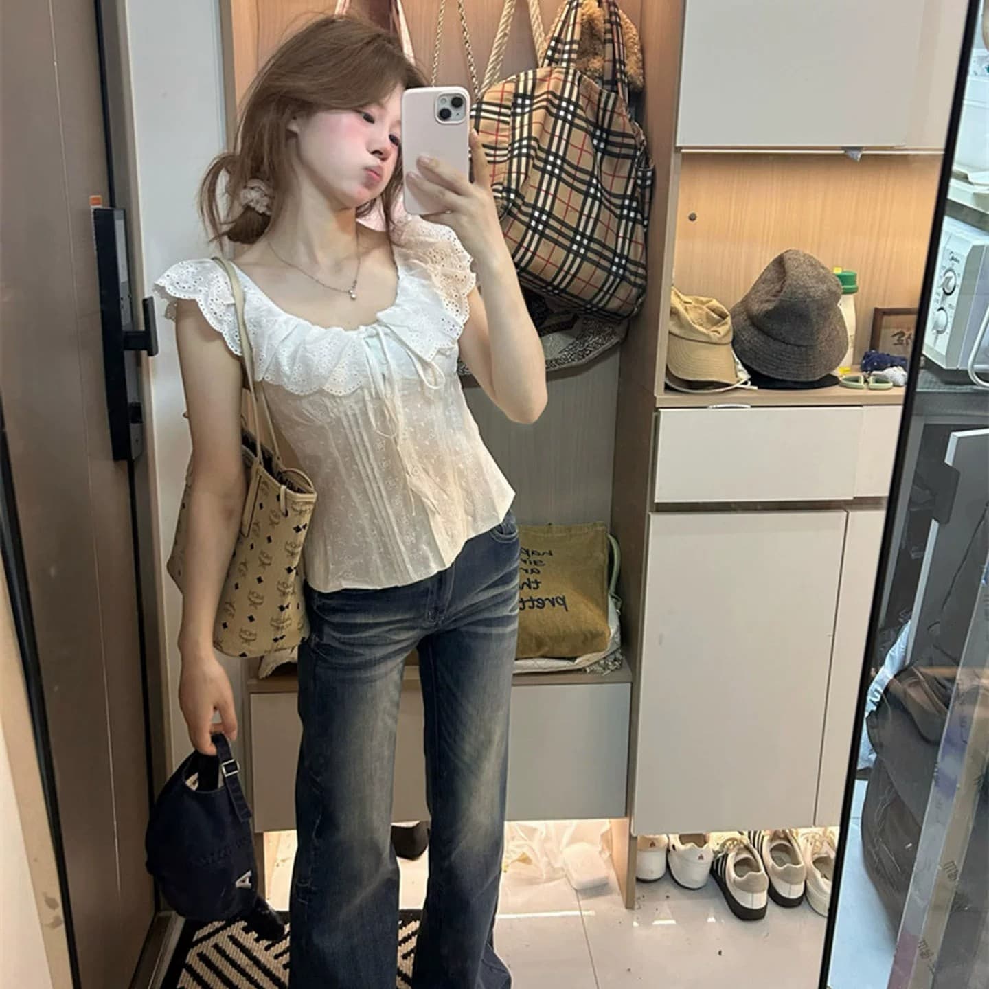 프랑스식 레트로 화이트 홀로우 아웃 반팔 여성 셔츠 여름 착용 가져 가라. 프릴 셔츠 디자인 센스 다용도 맨위 트렌디 이미지 3