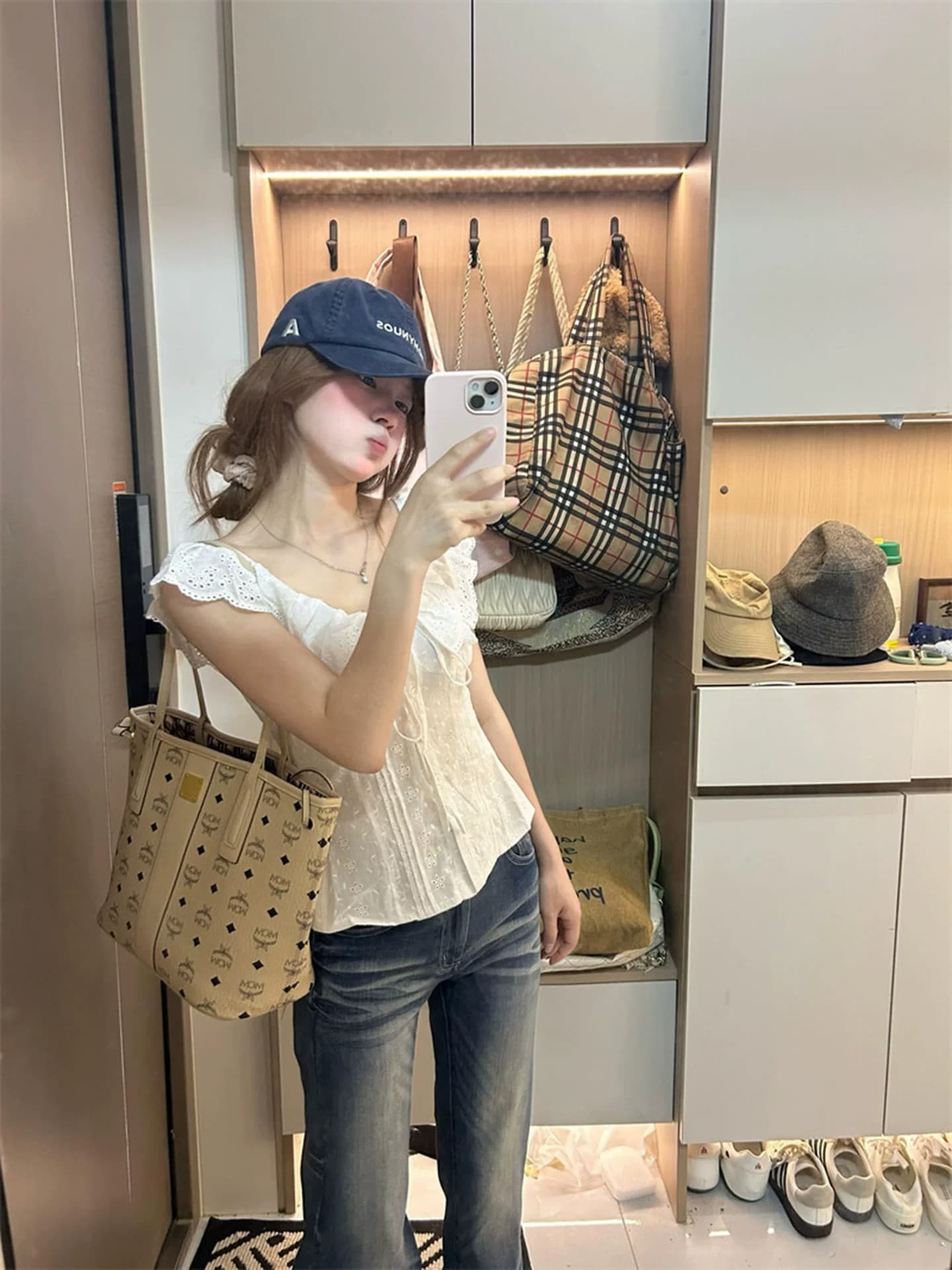 프랑스식 레트로 화이트 홀로우 아웃 반팔 여성 셔츠 여름 착용 가져 가라. 프릴 셔츠 디자인 센스 다용도 맨위 트렌디 상세 이미지 2