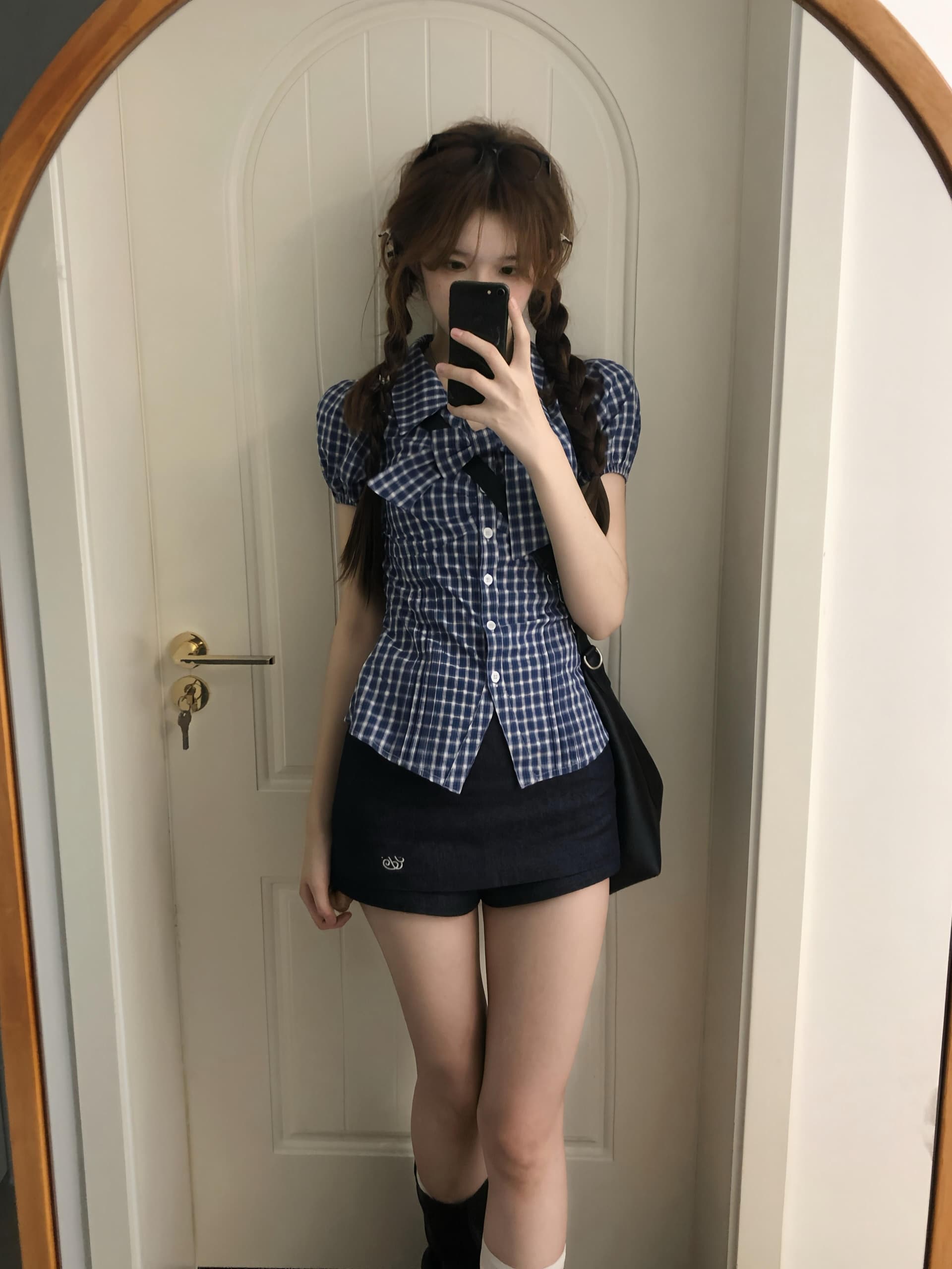 한 부서 레트로 체크무늬 나비 매듭 반팔 셔츠 거품 소매 작은 셔츠 여성 2026 새로운 몸매 가꾸기 고대 조기 센스 셔츠 상세 이미지 3