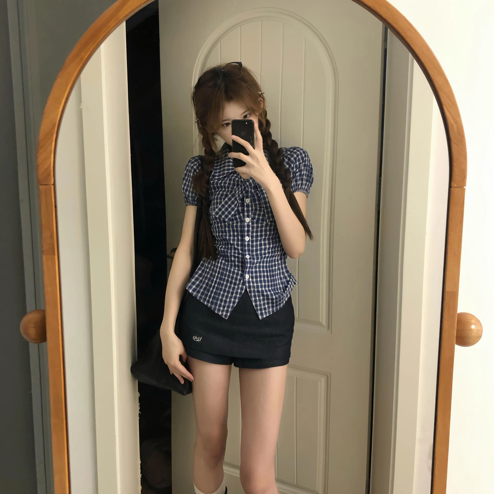 한 부서 레트로 체크무늬 나비 매듭 반팔 셔츠 거품 소매 작은 셔츠 여성 2026 새로운 몸매 가꾸기 고대 조기 센스 셔츠 상세 이미지 5