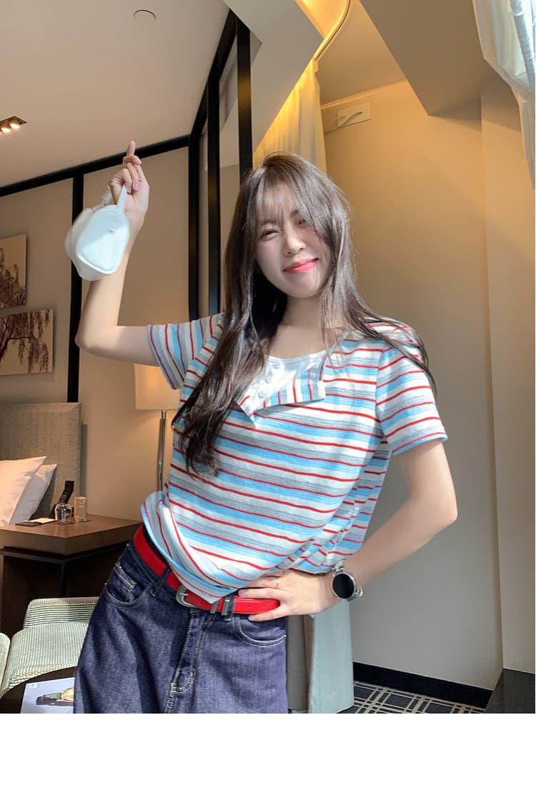 2026 한 부서 레트로 빨간색 블루 기사 배색 페이크 레이어드 긍정적 인 어깨 반팔 티셔츠 여성 여름 새로운 루즈핏 슬림해 보이는 맨위 상세 이미지 2