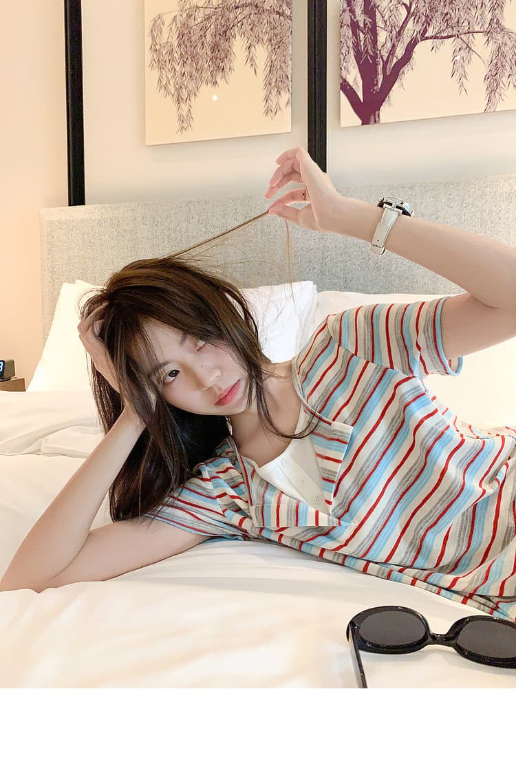 2026 한 부서 레트로 빨간색 블루 기사 배색 페이크 레이어드 긍정적 인 어깨 반팔 티셔츠 여성 여름 새로운 루즈핏 슬림해 보이는 맨위 상세 이미지 12