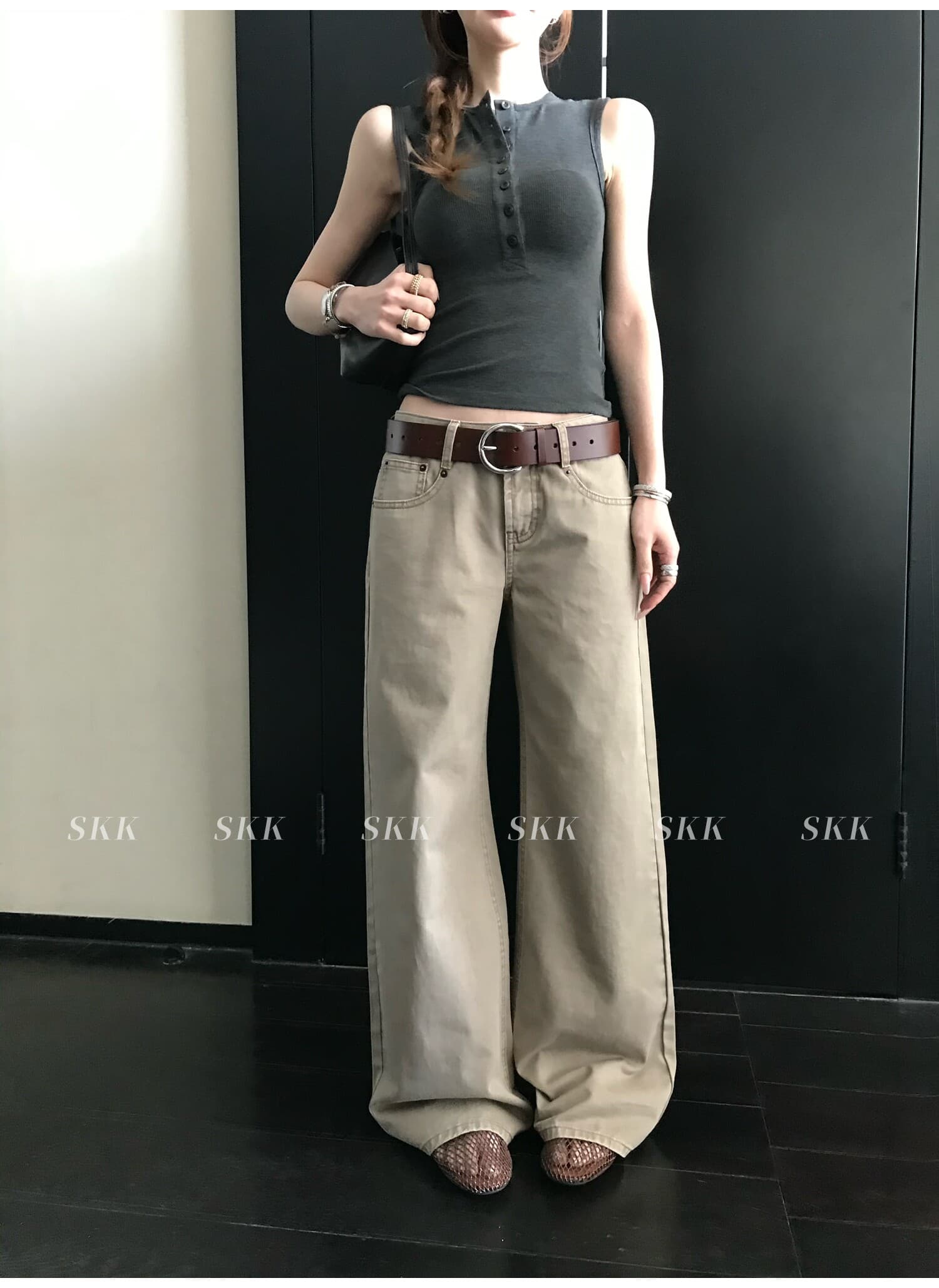 2026 여름 새로운 분위기 여름 기타 버클 헨리 칼라 단어 조끼 여성 셔츠 몸매 가꾸기 슬림해 보이는 민소매 작은 셔츠 상세 이미지 26