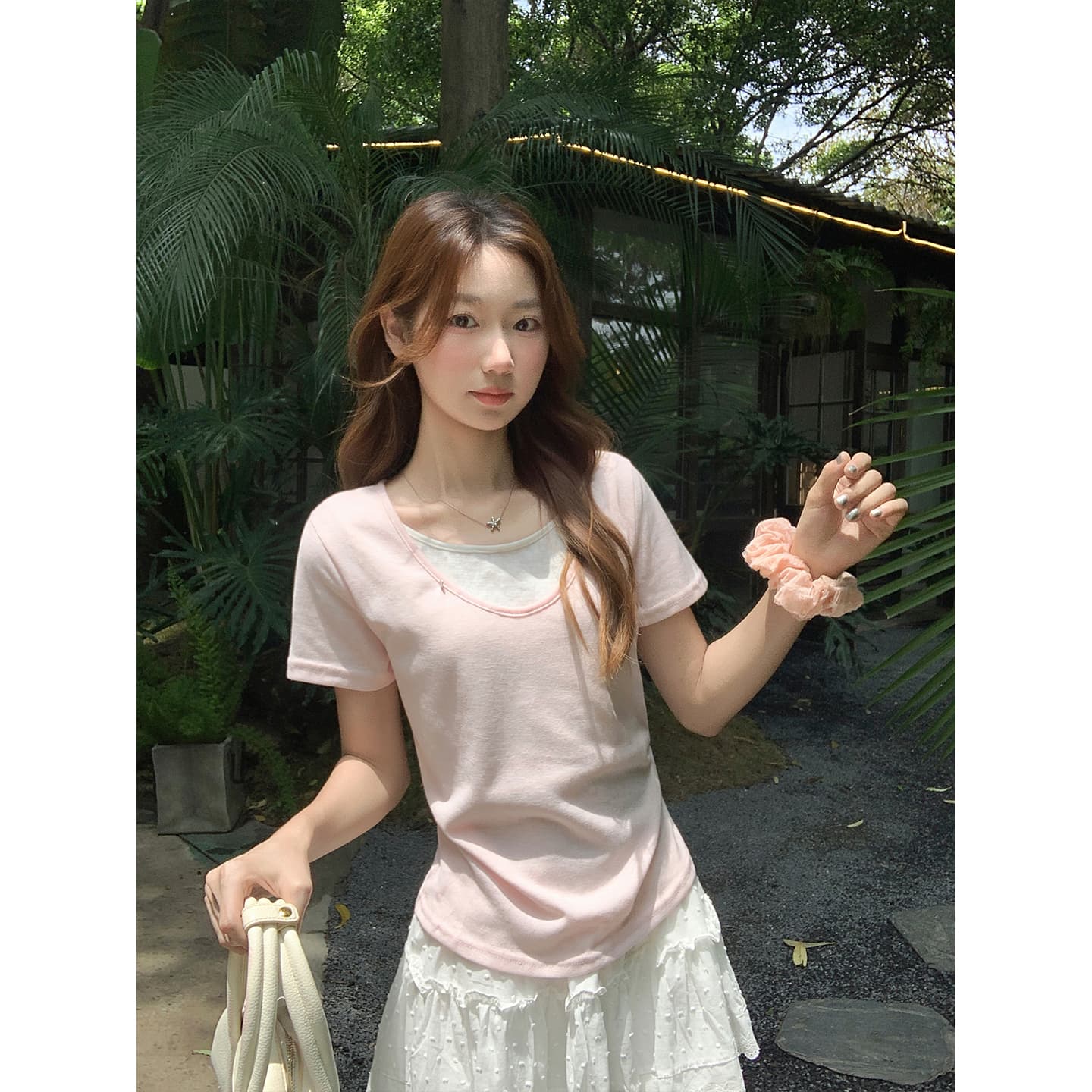 핫걸 바람 라운드 넥 긍정적 인 어깨 반팔 티셔츠 여성 여름 새로운 페이크 레이어드 디자인 센스 작은 대중 몸매 가꾸기 다용도 맨위 이미지 3