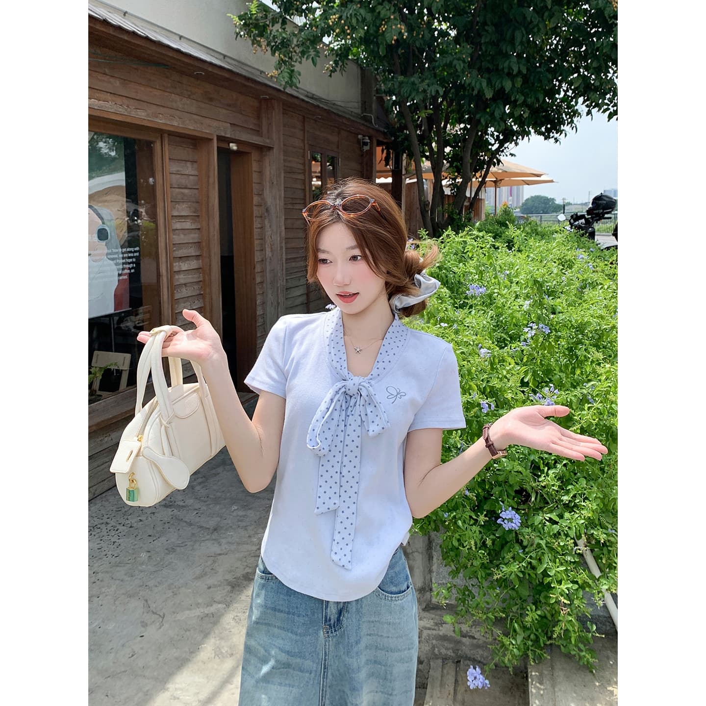 한 부서 레이스업 V넥 나비 자수 긍정적 인 어깨 티셔츠 여성 여름 새로운 순수한 욕망 바람 몸매 가꾸기 슬림해 보이는 다용도 반팔 맨위 이미지 3