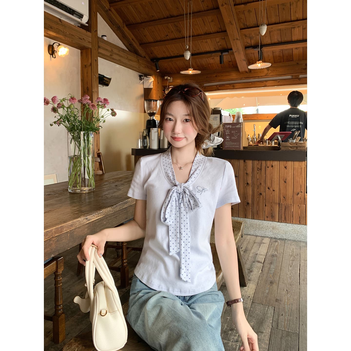 한 부서 레이스업 V넥 나비 자수 긍정적 인 어깨 티셔츠 여성 여름 새로운 순수한 욕망 바람 몸매 가꾸기 슬림해 보이는 다용도 반팔 맨위 이미지 5