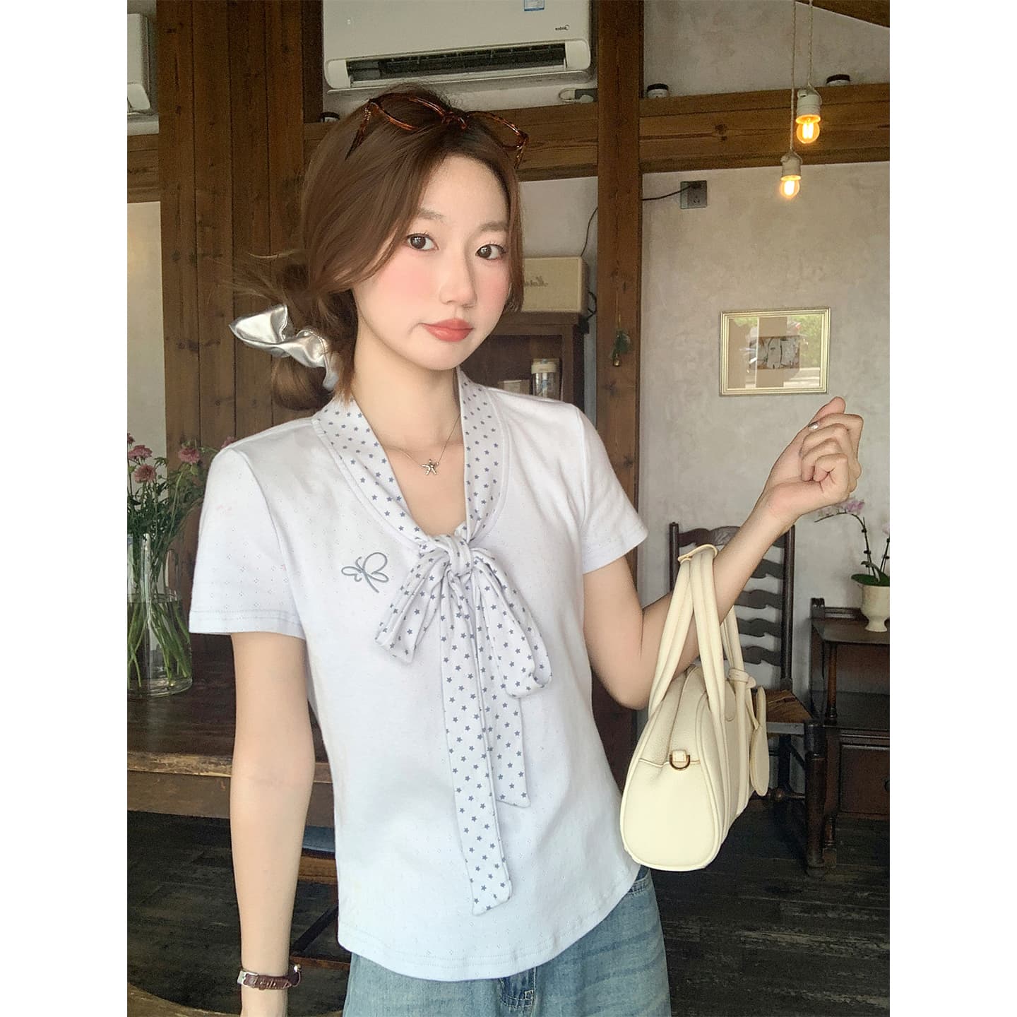 한 부서 레이스업 V넥 나비 자수 긍정적 인 어깨 티셔츠 여성 여름 새로운 순수한 욕망 바람 몸매 가꾸기 슬림해 보이는 다용도 반팔 맨위 이미지 6