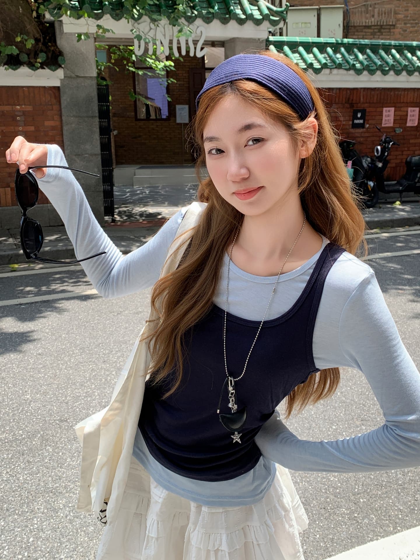 페이크 레이어드 긴팔 티셔츠 여성 2026 가을 배색 패치워크 몸매 가꾸기 쇼트 스타일 인사이드 가져 가라. 만나는 맨위 이미지 4