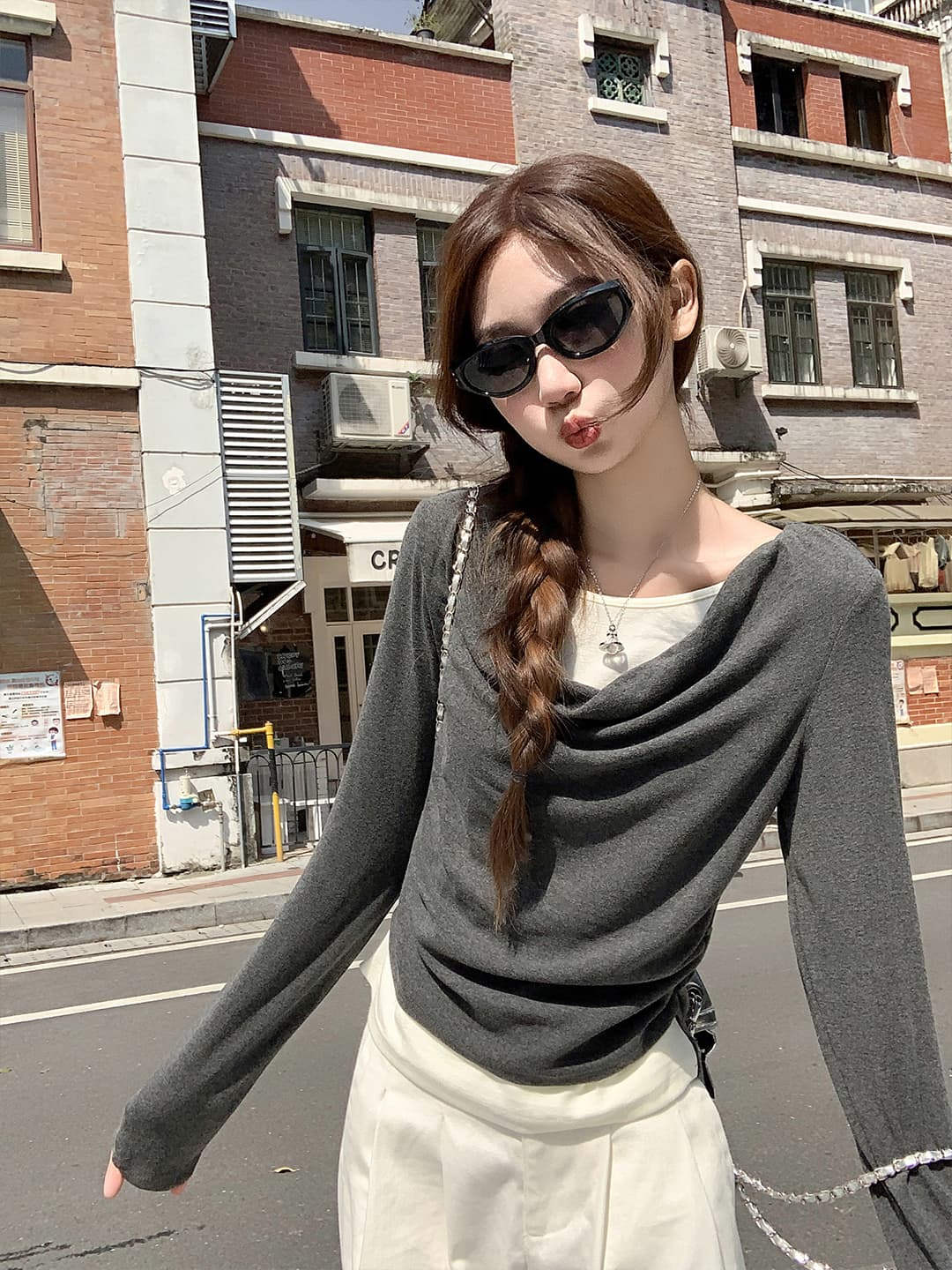 패치워크 배색 페이크 레이어드 긴팔 티셔츠 여성 2026 이른 가을 새로운 주름 허리 수축 슬림해 보이는 쇼트 스타일 만나는 맨위 이미지 4