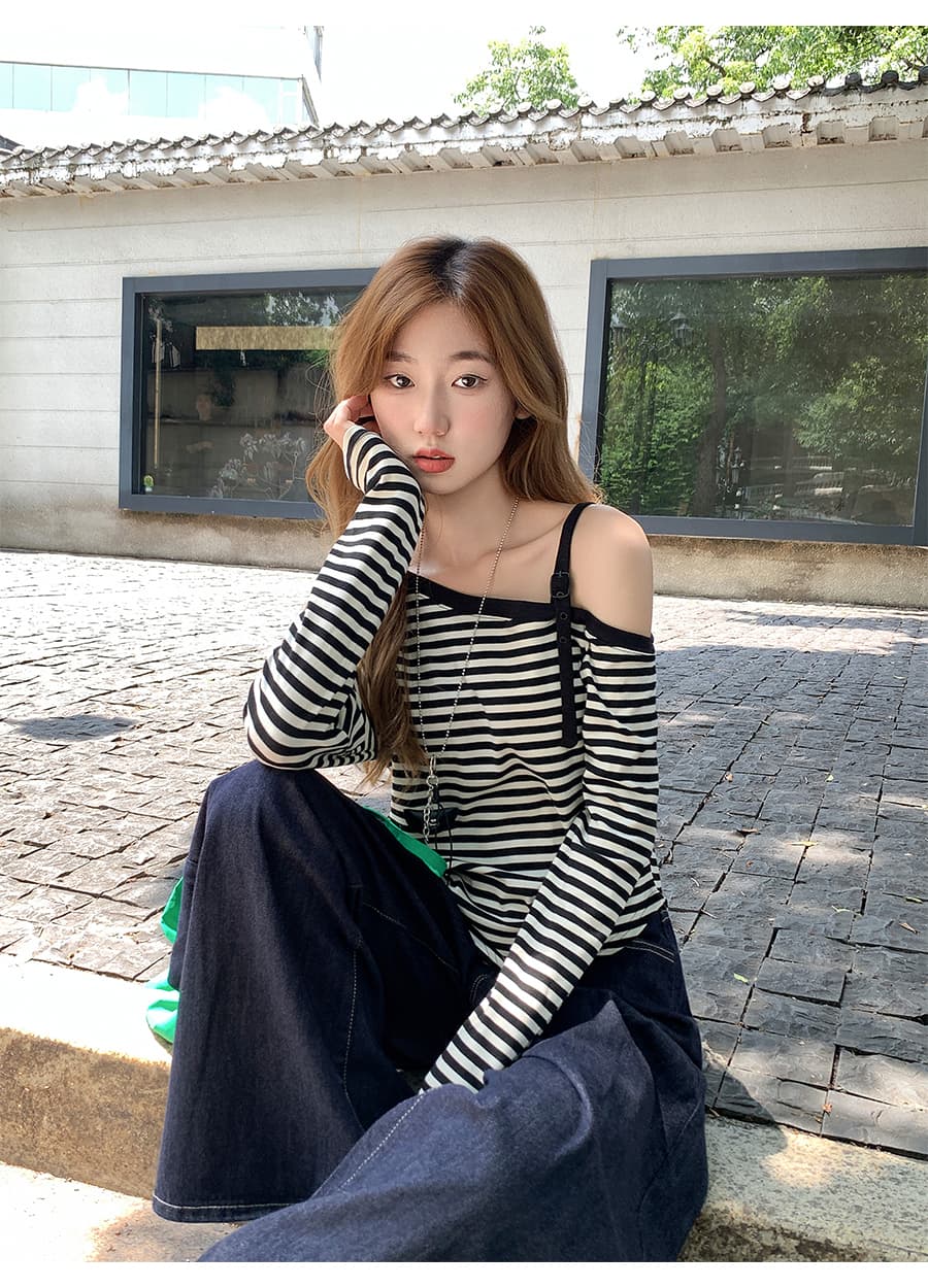 한 부서 핫걸 스트라이프 비스듬한 칼라 긴팔 티셔츠 여성 2026 이른 가을 새로운 몸매 가꾸기 슬림해 보이는 불규칙 오프숄더 맨위 상세 이미지 14