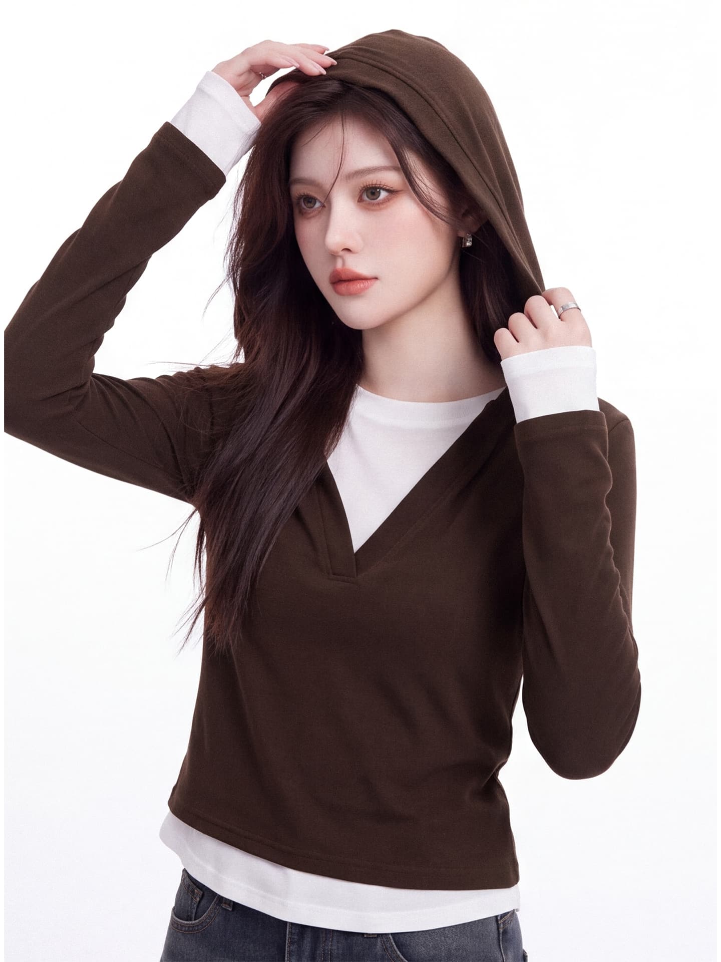 배색 후드 긴팔 티셔츠 여성 2026 가을 새로운 디자인 센스 몸매 가꾸기 슬림해 보이는 고유 한 페이크 레이어드 맨위 상세 이미지 4